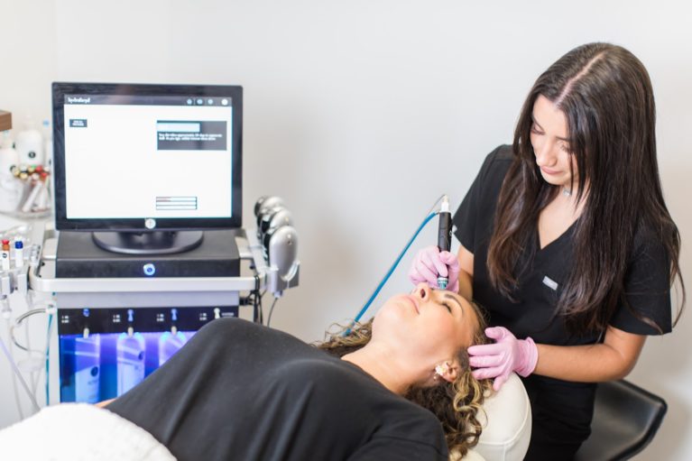 Signature Hydrafacial